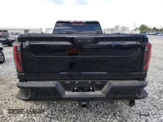 2024 GMC Sierra 3500HD AT4 z VIN 1GT49VEY7RF200824, wystawiony jako Copart lot #49263474 z przebiegiem Nie podano mil oraz Szkody całkowita. Historia ofert i sprzedaży dostępna na DreamBid. Obrazek 6.