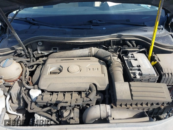 2010 Volkswagen CC Lux Plus with VIN WVWHN7AN1AE542428, listed as a IAAI auction lot 40251462 with 136,899 mi miles. Bid and sale history available at carsss.com. Image 10.