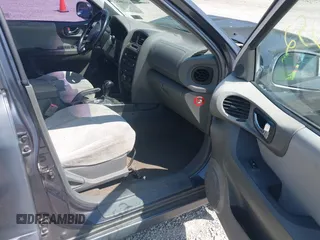 2006 Hyundai Santa Fe GLS z VIN KM8SC73D56U100440, wystawiony jako IAAI lot #42410052 z przebiegiem 227 200 mil mil oraz . Historia ofert i sprzedaży dostępna na DreamBid. Obrazek 5.