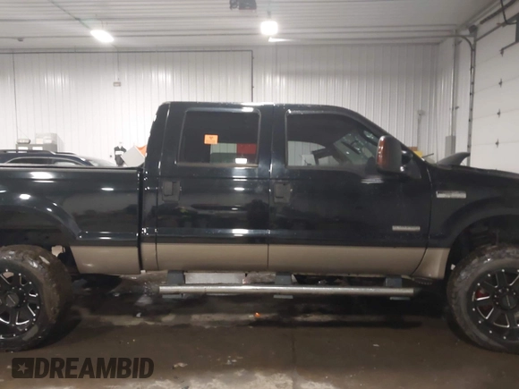 2006 Ford F-250 XL z VIN 1FTSW21P96ED33324, wystawiony jako IAAI lot #41943179 z przebiegiem Nie podano mil oraz . Historia ofert i sprzedaży dostępna na DreamBid. Obrazek 13.