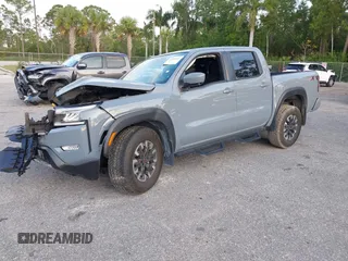 2024 Nissan Frontier SV z VIN 1N6ED1EJ4RN623877, wystawiony jako IAAI lot #41921533 z przebiegiem 10 839 mil mil oraz . Historia ofert i sprzedaży dostępna na DreamBid. Obrazek 2.