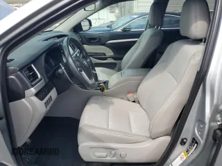 2019 Toyota Highlander LE with VIN 5TDBZRFH3KS975866, listed as a Copart auction lot 60226695 with 68,113 mi miles and Salvage title. Bid and sale history available at DreamBid. Image 7.