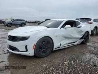 2020 Chevrolet Camaro 1LT z VIN 1G1FB1RS5L0105600, wystawiony jako Copart lot #56019175 z przebiegiem 73 485 mil mil oraz Szkoda całkowita • Salvage title. Historia ofert i sprzedaży dostępna na DreamBid. Obrazek 1.