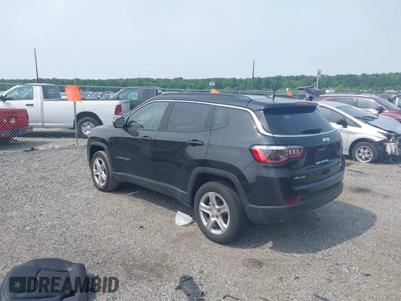 2023 Jeep Compass Altitude z VIN 3C4NJDBN3PT531113, wystawiony jako IAAI lot #42424849 z przebiegiem Nie podano mil oraz . Historia ofert i sprzedaży dostępna na DreamBid. Obrazek 3.