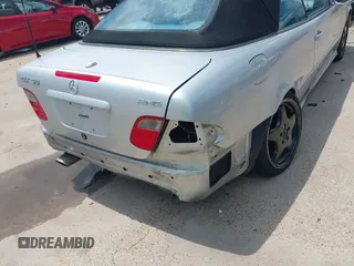 2001 Mercedes-Benz CLK 320/430 z VIN WDBLK70G71T074205, wystawiony jako IAAI lot #42319109 z przebiegiem 214 707 mil mil oraz . Historia ofert i sprzedaży dostępna na DreamBid. Obrazek 18.