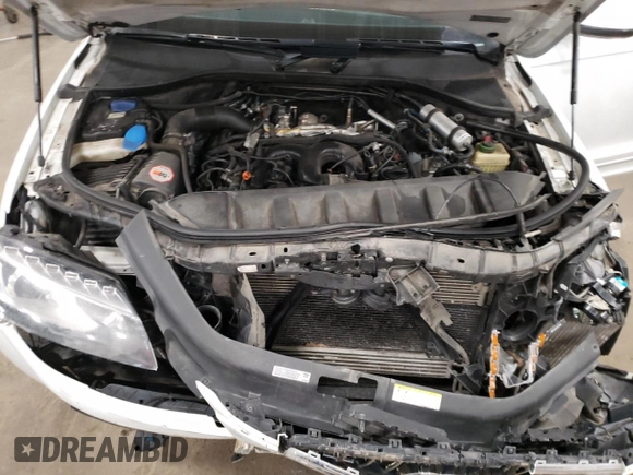 2014 Audi Q7 Premium Plus with VIN WA1LMAFE5ED010771, listed as a Copart auction lot 55587105 with 182,209 mi miles and Salvage title. Bid and sale history available at DreamBid. Image 12.