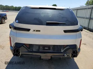 2023 BMW XM z VIN 5YM23CS00P9R52198, wystawiony jako Copart lot #57953684 z przebiegiem 5428 mil mil oraz Szkody całkowita. Historia ofert i sprzedaży dostępna na DreamBid. Obrazek 6.