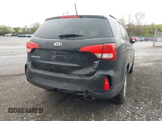 2015 Kia Sorento LX with VIN 5XYKT4A7XFG640254, listed as a IAAI auction lot 42023071 with 178,772 mi miles. Bid and sale history available at carsss.com. Image 6.