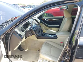 2015 Infiniti Q50 z VIN JN1BV7AP9FM335745, wystawiony jako IAAI lot #42336325 z przebiegiem 153 970 mil mil oraz . Historia ofert i sprzedaży dostępna na DreamBid. Obrazek 5.