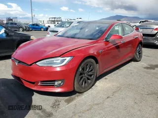 2018 Tesla Model S 75D z VIN 5YJSA1E26JF260623, wystawiony jako Copart lot #51536205 z przebiegiem 57 323 mil mil oraz Szkoda całkowita • Salvage title. Historia ofert i sprzedaży dostępna na DreamBid. Obrazek 1.