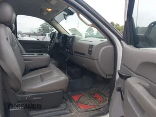 2011 Chevrolet Silverado 1500 Work Truck with VIN 1GCRKPE37BZ392695, listed as a IAAI auction lot 41654817 with 290,134 mi miles and . Bid and sale history available at DreamBid. Image 5.