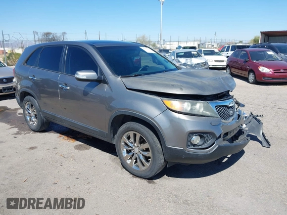 2011 Kia Sorento EX with VIN 5XYKU4A21BG027581, listed as a IAAI auction lot 41818445 with 81,354 mi miles. Bid and sale history available at carsss.com. Image 1.