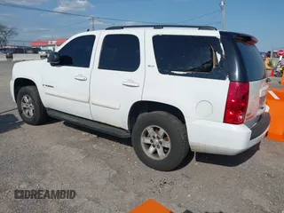 2008 GMC Yukon SLT w/4SB with VIN 1GKFK13068J198356, listed as a IAAI auction lot 42016987 with 244,704 mi miles. Bid and sale history available at carsss.com. Image 3.
