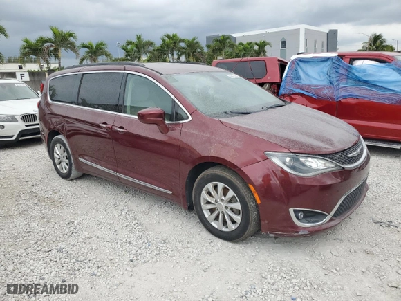 2017 Chrysler Pacifica Touring-L with VIN 2C4RC1BG4HR688309, listed as a Copart auction lot 52251825 with 159,476 mi miles and Clean Title. Bid and sale history available at carsss.com. Image 4.