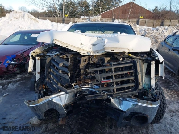 2008 GMC Sierra 2500HD SLE1 with VIN 1GTHK23688F112059, listed as a IAAI auction lot 41572665 with NaN miles. Bid and sale history available at carsss.com. Image 12.