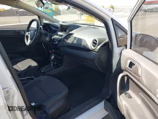2014 Ford Fiesta SE z VIN 3FADP4BJ3EM183267, wystawiony jako IAAI lot #42058257 z przebiegiem 57 872 mil mil oraz . Historia ofert i sprzedaży dostępna na DreamBid. Obrazek 5.