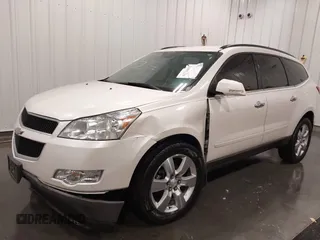 2012 Chevrolet Traverse 1LT z VIN 1GNKRGED5CJ410592, wystawiony jako IAAI lot #41714693 z przebiegiem 108 206 mil mil oraz . Historia ofert i sprzedaży dostępna na DreamBid. Obrazek 6.
