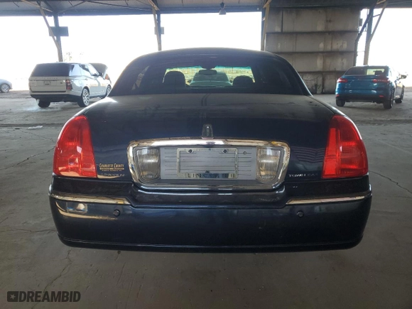 2004 Lincoln Town Car Signature with VIN 1LNHM81W24Y635183, listed as a Copart auction lot 47653865 with 128,037 mi miles and Clean Title. Bid and sale history available at carsss.com. Image 6.