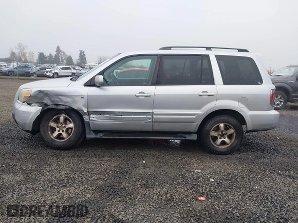 2007 Honda Pilot EX with VIN 2HKYF184X7H511937, listed as a IAAI auction lot 40992172 with 250,940 mi miles. Bid and sale history available at carsss.com. Image 15.