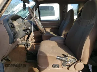 1992 Ford F-250 with VIN 1FTHX26M7NKA25476, listed as a Copart auction lot 89332025 with 0 mi miles and Salvage Title. Bid and sale history available at carsss.com. Image 7.