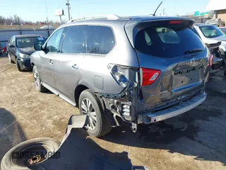 2017 Nissan Pathfinder SV with VIN 5N1DR2MM2HC613081, listed as a IAAI auction lot 41644059 with 137,371 mi miles. Bid and sale history available at carsss.com. Image 3.
