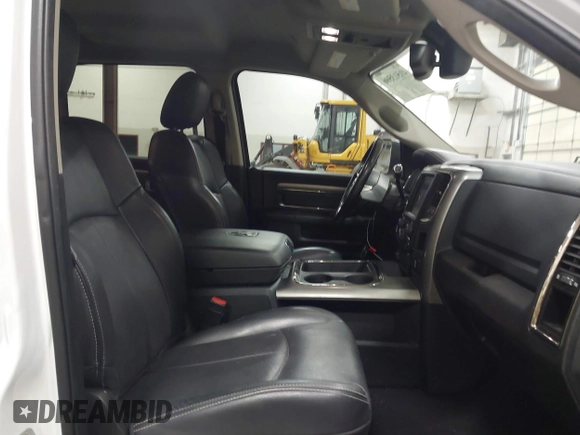 2018 Ram 2500 Laramie with VIN 3C6UR5FL1JG213467, listed as a IAAI auction lot 41513596 with 100,855 mi miles and . Bid and sale history available at DreamBid. Image 5.