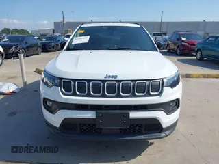 2022 Jeep Compass Latitude with VIN 3C4NJCBB8NT137619, listed as a IAAI auction lot 42211859 with 31,319 mi miles and . Bid and sale history available at DreamBid. Image 13.