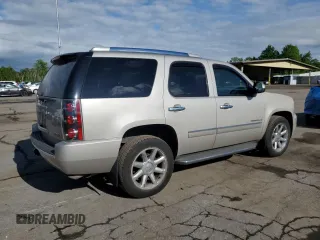 2009 GMC Yukon Denali z VIN 1GKFK03229R283189, wystawiony jako Copart lot #58702855 z przebiegiem 212 195 mil mil oraz Czysty tytuł • Clean title. Historia ofert i sprzedaży dostępna na DreamBid. Obrazek 3.