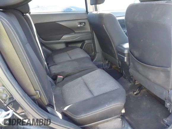 2018 Mitsubishi Outlander SE z VIN JA4AD3A32JJ003961, wystawiony jako IAAI lot #42297776 z przebiegiem 164 117 mil mil oraz . Historia ofert i sprzedaży dostępna na DreamBid. Obrazek 8.