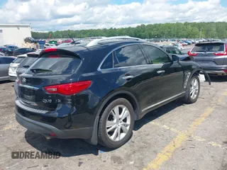 2015 Infiniti QX70 z VIN JN8CS1MW9FM483358, wystawiony jako IAAI lot #42194570 z przebiegiem 86 168 mil mil oraz . Historia ofert i sprzedaży dostępna na DreamBid. Obrazek 4.