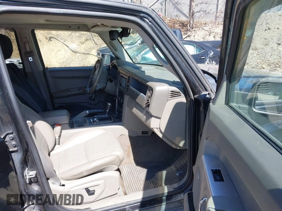 2009 Jeep Commander Sport with VIN 1J8HG48P79C541817, listed as a IAAI auction lot 41906053 with 189,436 mi miles. Bid and sale history available at carsss.com. Image 5.