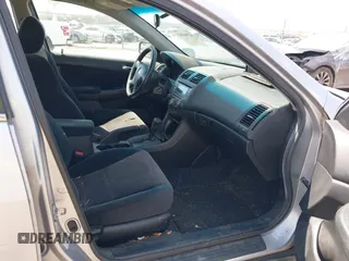 2003 Honda Accord LX z VIN 1HGCM66323A003455, wystawiony jako IAAI lot #42046363 z przebiegiem 223 298 mil mil oraz . Historia ofert i sprzedaży dostępna na DreamBid. Obrazek 5.