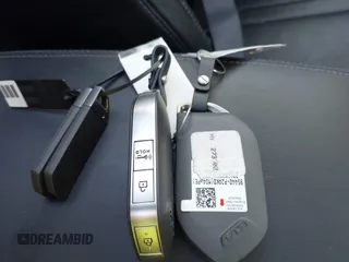 2024 Kia Sorento S z VIN 5XYRL4JCXRG273002, wystawiony jako IAAI lot #42092542 z przebiegiem 8444 mil mil oraz . Historia ofert i sprzedaży dostępna na DreamBid. Obrazek 11.