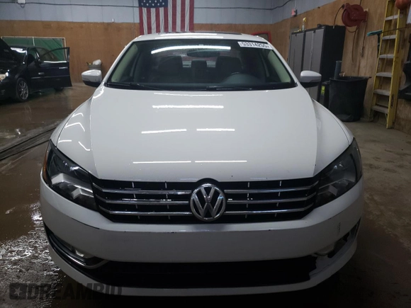 2014 Volkswagen Passat TDI SEL Premium with VIN 1VWCN7A3XEC098814, listed as a Copart auction lot 53314255 with 111,916 mi miles and Clean Title. Bid and sale history available at carsss.com. Image 5.