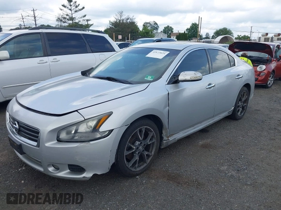 2012 Nissan Maxima SV z VIN 1N4AA5AP9CC841981, wystawiony jako IAAI lot #42673024 z przebiegiem 126 375 mil mil oraz . Historia ofert i sprzedaży dostępna na DreamBid. Obrazek 2.