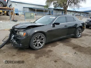 2014 Chrysler 300 z VIN 2C3CCAAG0EH380986, wystawiony jako Copart lot #55820075 z przebiegiem 100 567 mil mil oraz Szkoda całkowita • Salvage title. Historia ofert i sprzedaży dostępna na DreamBid. Obrazek 1.