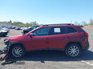 2018 Jeep Cherokee Latitude Tech Connect with VIN 1C4PJMCB9JD602518, listed as a IAAI auction lot 42146179 with 23,902 mi miles. Bid and sale history available at carsss.com. Image 14.