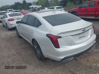 2024 Cadillac CT5 Premium Luxury z VIN 1G6DT5RW3R0129279, wystawiony jako IAAI lot #42011369 z przebiegiem 5 477 mil mil oraz . Historia ofert i sprzedaży dostępna na DreamBid. Obrazek 3.