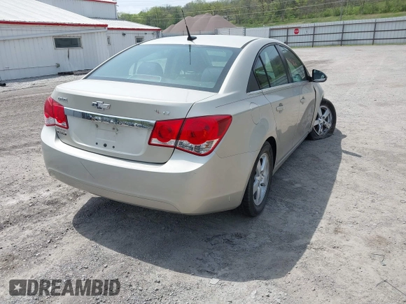 2014 Chevrolet Cruze 1LT z VIN 1G1PC5SB7E7419746, wystawiony jako IAAI lot #42135102 z przebiegiem 134 816 mil mil oraz . Historia ofert i sprzedaży dostępna na DreamBid. Obrazek 4.