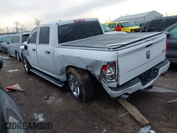 2015 Ram 1500 Express z VIN 1C6RR7KT5FS586308, wystawiony jako IAAI lot #41458063 z przebiegiem 160 492 mil mil oraz . Historia ofert i sprzedaży dostępna na DreamBid. Obrazek 3.