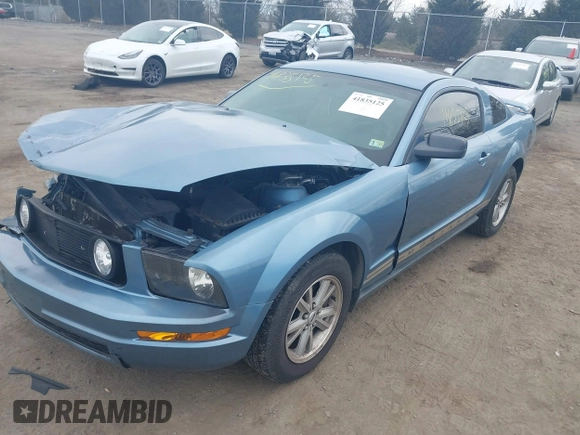 2006 Ford Mustang Standard with VIN 1ZVFT80NX65178230, listed as a IAAI auction lot 41835125 with 178,607 mi miles. Bid and sale history available at carsss.com. Image 2.