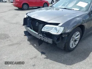 2015 Chrysler 300 Limited with VIN 2C3CCAAG1FH887073, listed as a IAAI auction lot 41967713 with 255,638 mi miles. Bid and sale history available at carsss.com. Image 6.