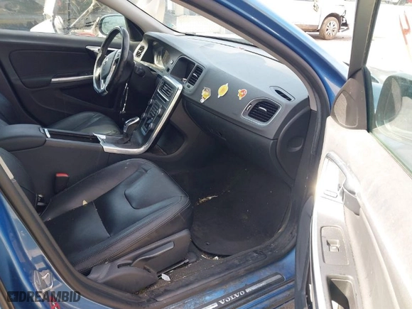 2014 Volvo S60 T5 with VIN YV1612FS4E2272522, listed as a IAAI auction lot 42037924 with 161,350 mi miles. Bid and sale history available at carsss.com. Image 5.