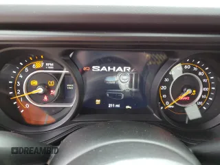2024 Jeep Wrangler Sahara z VIN 1C4PJXEG1RW268303, wystawiony jako Copart lot #82641364 z przebiegiem 211 mil mil oraz Szkoda całkowita • Salvage title. Historia ofert i sprzedaży dostępna na DreamBid. Obrazek 9.