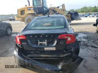 2014 Volvo S60 T5 z VIN YV1612FS3E1296106, wystawiony jako Copart lot #56178605 z przebiegiem 134 334 mil mil oraz Nie do naprawy • Non repairable. Historia ofert i sprzedaży dostępna na DreamBid. Obrazek 6.