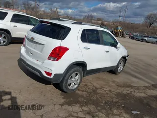 2017 Chevrolet Trax LT z VIN KL7CJPSBXHB215447, wystawiony jako IAAI lot #41665363 z przebiegiem 90 450 mil mil oraz . Historia ofert i sprzedaży dostępna na DreamBid. Obrazek 4.