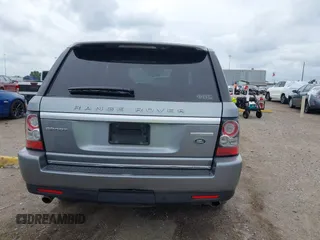 2013 Land Rover Range Rover Sport HSE Lux z VIN SALSK2D4XDA806027, wystawiony jako IAAI lot #42123248 z przebiegiem 141 504 mil mil oraz . Historia ofert i sprzedaży dostępna na DreamBid. Obrazek 17.