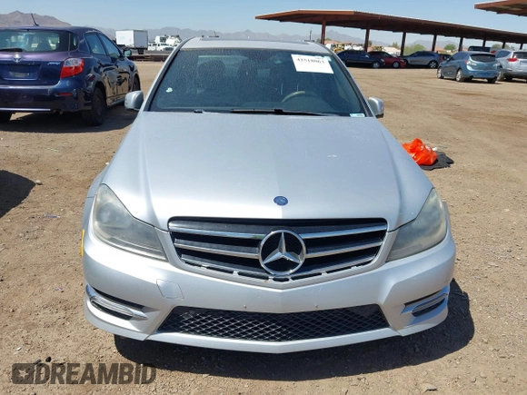 2014 Mercedes-Benz C 250 Sport с VIN WDDGF4HB1EA933861, выставлен на аукционе IAAI как лот 42518063 с пробегом 193 736 миль миль и . История ставок и продаж доступна на DreamBid. Изображение 17.