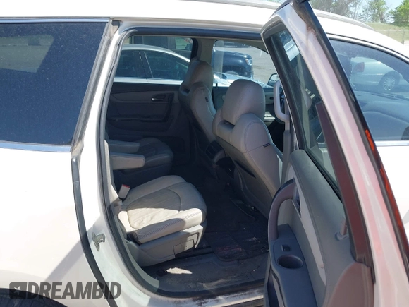2013 Chevrolet Traverse LTZ z VIN 1GNKVLKD8DJ107168, wystawiony jako IAAI lot #42242078 z przebiegiem 271 640 mil mil oraz . Historia ofert i sprzedaży dostępna na DreamBid. Obrazek 8.