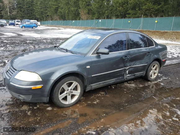 2004 Volkswagen Passat Sedan GLX with VIN WVWRH63B94P106041, listed as a Copart auction lot 45535185 with 205,883 mi miles and Salvage Title. Bid and sale history available at carsss.com. Image 1.